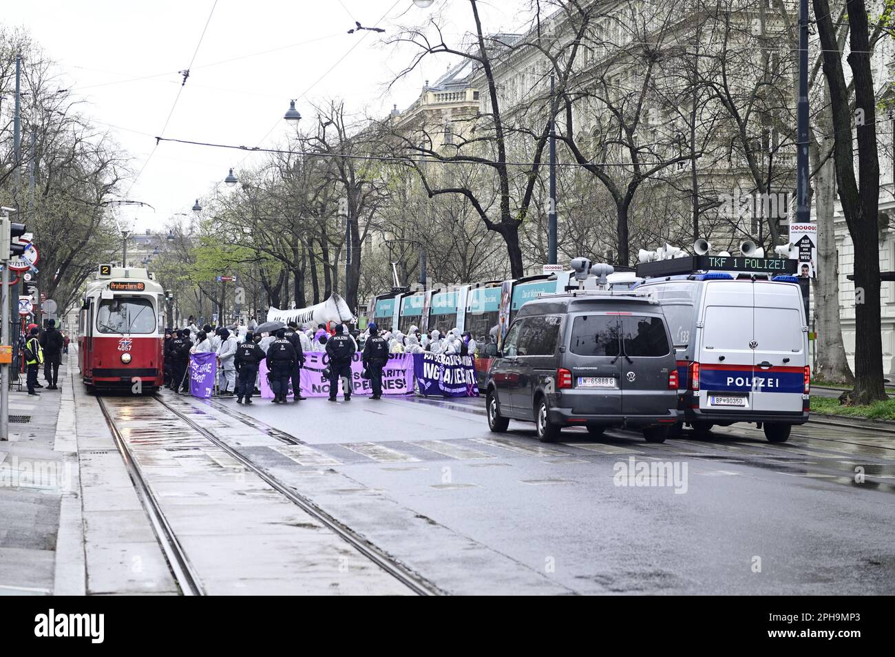 Wien, Österreich. 27. März 2023. Protest gegen die Europäische Gaskonferenz in Wien. Kredit: Franz Perc/Alamy Live News Stockfoto
