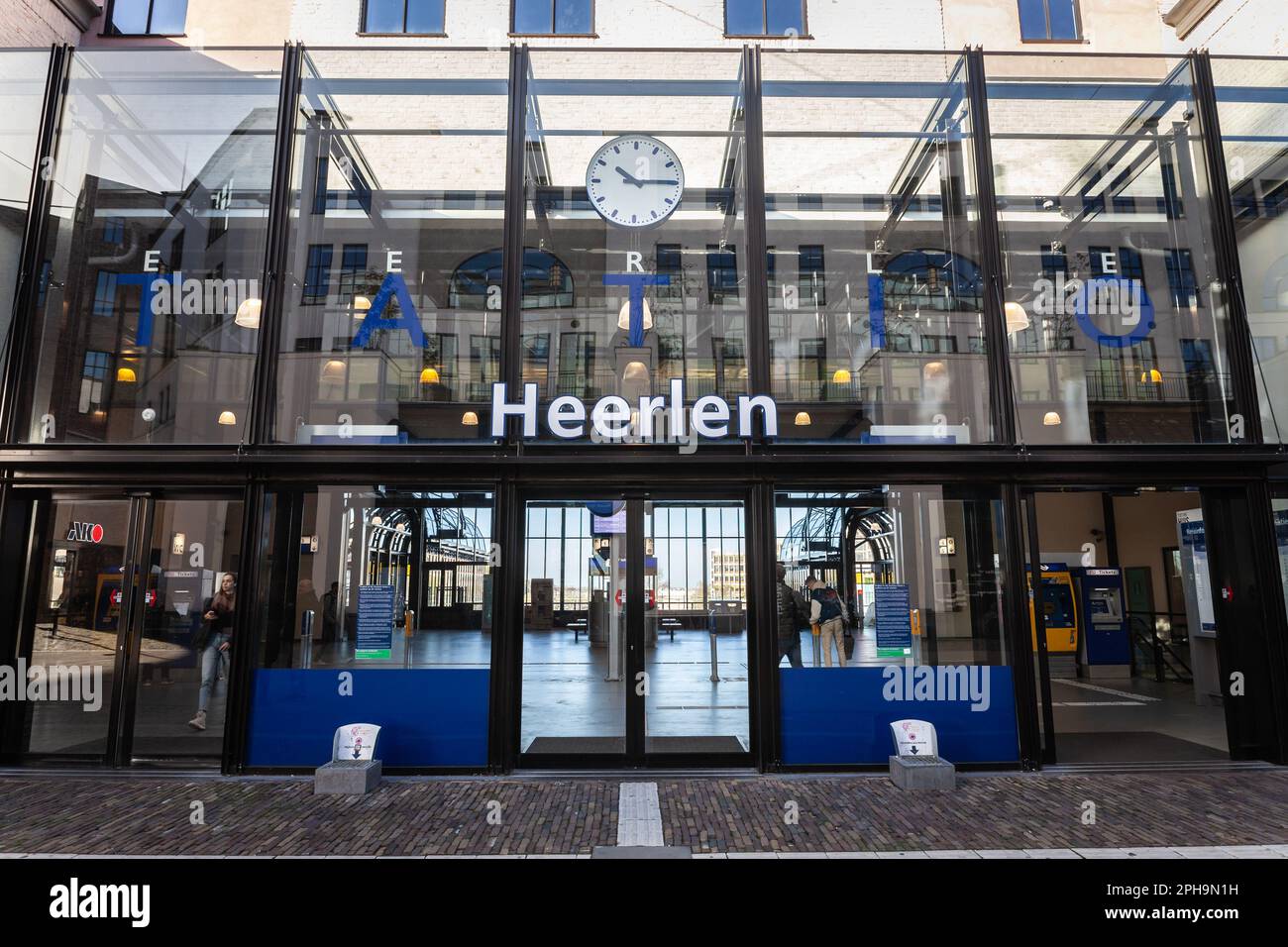 Was Kostet In Heerlen Bahnhof Das Tägliche Auto Parken www.alamy.de