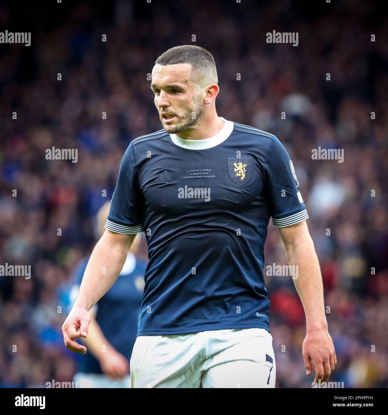 John McGinn, der Mittelfeldspieler spielt und Kapitän der Aston Villa ist, spielt im Hampden Park, Glasgow, Schottland, gegen Zypern Stockfoto