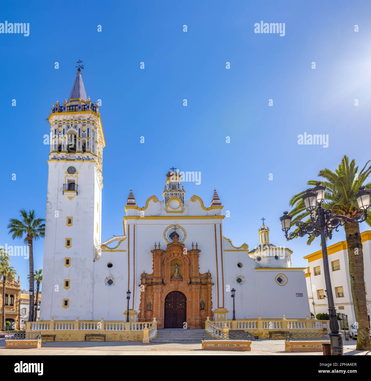 Pfarrkirche San Juan Bautista auf dem Platz Spanien in der Gemeinde La Palma del Condado, Provinz Huelva, Andalusien, Spanien Stockfoto