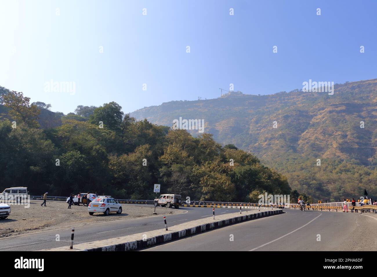 Dezember 24 2022 - Pavagadh, Gujarat in Indien: Geschäftiges Treiben im Pavagadh-Tempel Stockfoto