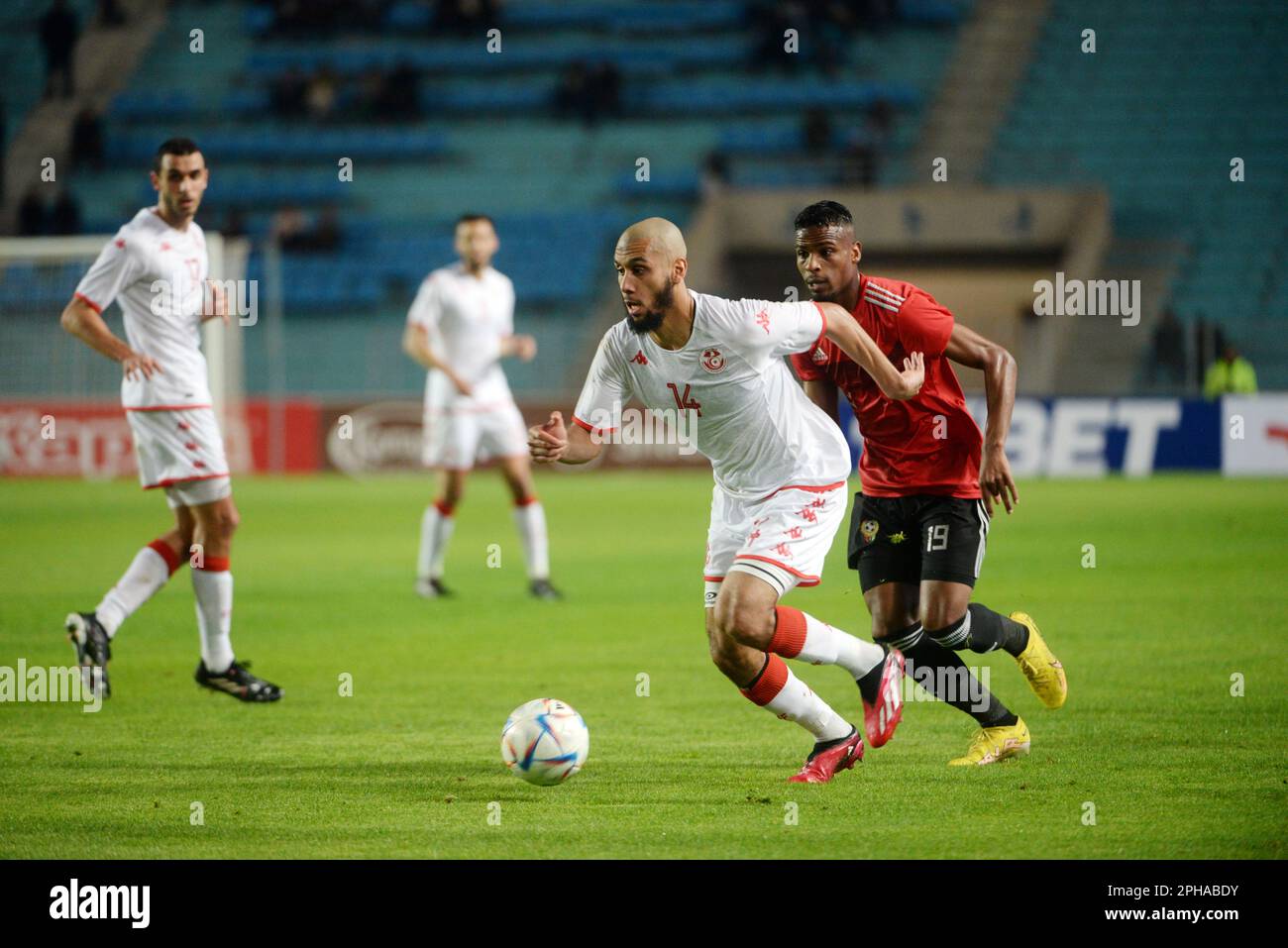 Rades, Tunis, Tunesien. 24. März 2023. Aissa Idouni (14) während des Spiels Tunesien gegen Libyen am Freitag, den 24. März 2023, im Namen der Qualifikation des African Cup of Nations 2023 im Stadion Rades. (Kreditbild: © Chohei Mahjoub/ZUMA Press Wire) NUR REDAKTIONELLE VERWENDUNG! Nicht für den kommerziellen GEBRAUCH! Stockfoto