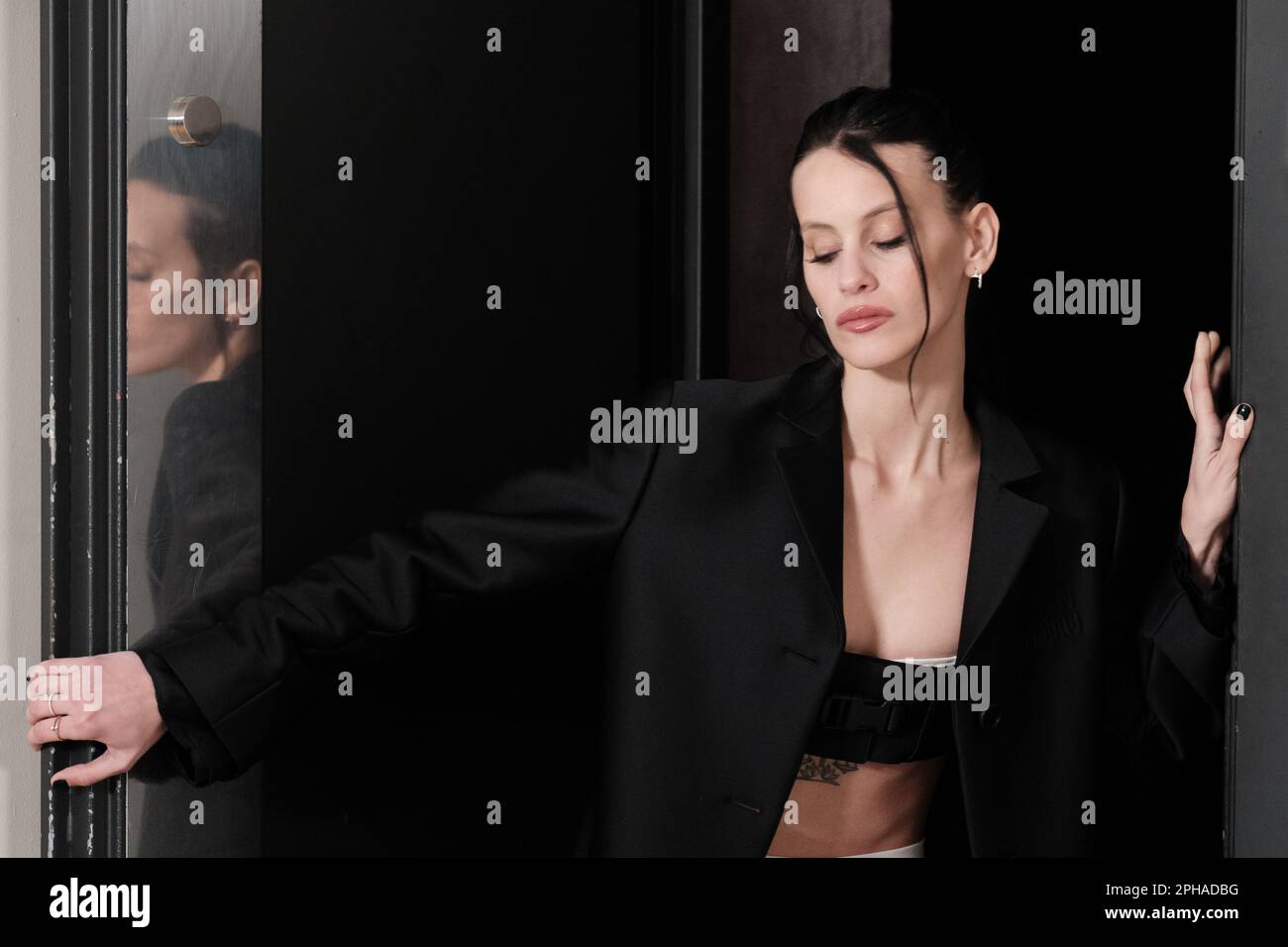 Madrid, Spanien. 27. März 2023. Die Schauspielerin Milena Smith sah während der Porträtveranstaltung in Madrid für Fotos posieren. Kredit: SOPA Images Limited/Alamy Live News Stockfoto