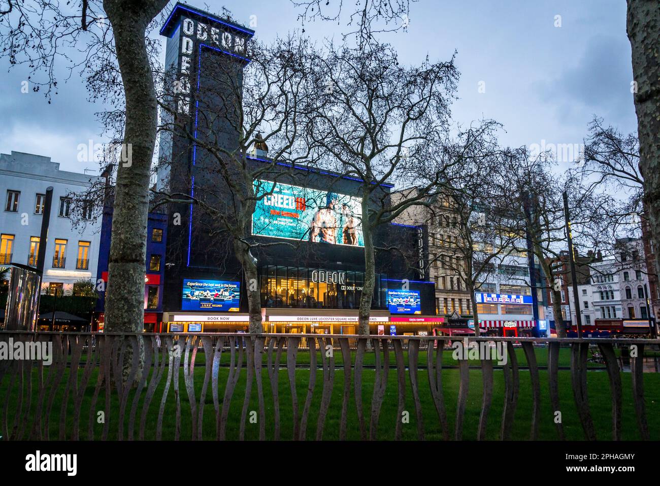 Odeon Luxe Leicester Square Cinema, ein ikonisches Gebäude im Art déco-Stil, das 1937 fertiggestellt wurde, Leicester Square, London, England, Großbritannien Stockfoto