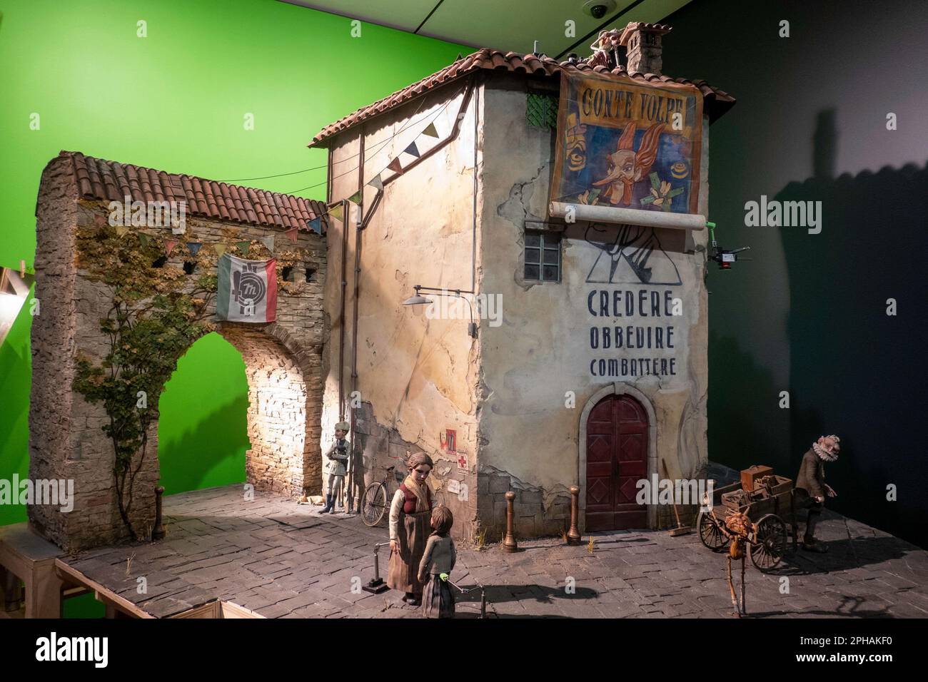 Guillermo del Toro: Kunstgewerbeausstellung Pinocchio im Museum of Modern Art, New York City, USA 2023 Stockfoto