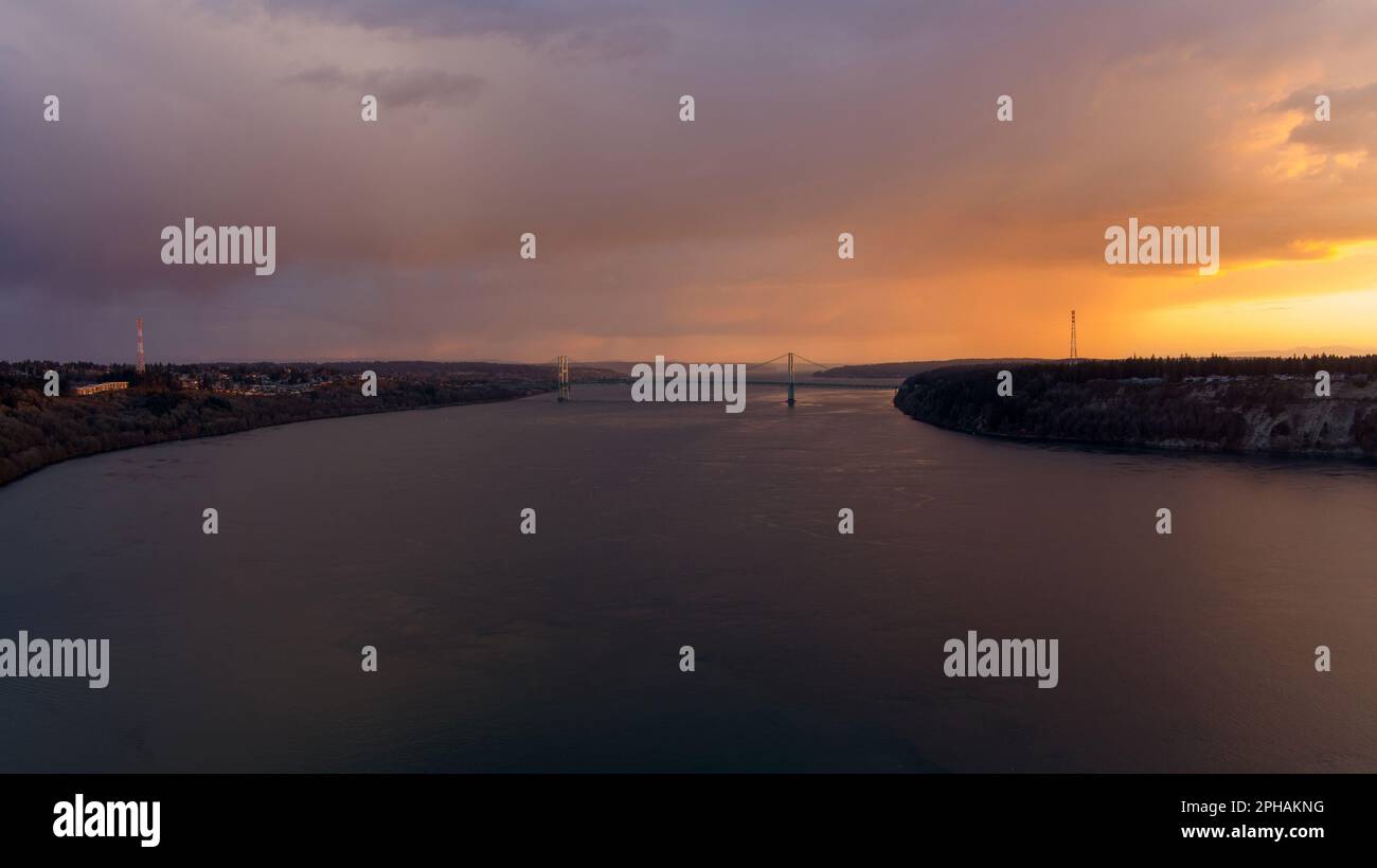 Die Tacoma Narrows bei Sonnenuntergang Stockfoto