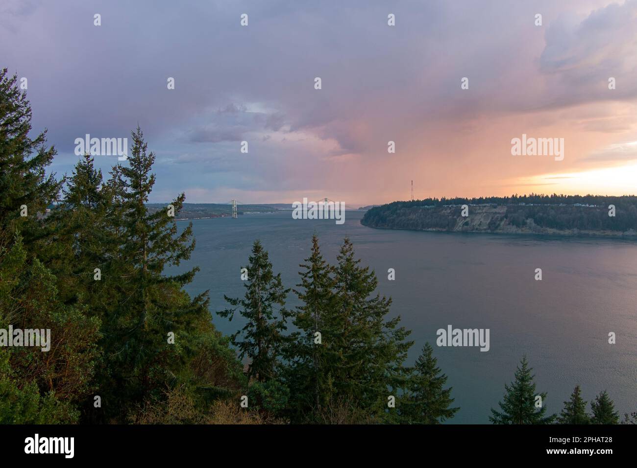 Die Tacoma Narrows bei Sonnenuntergang Stockfoto