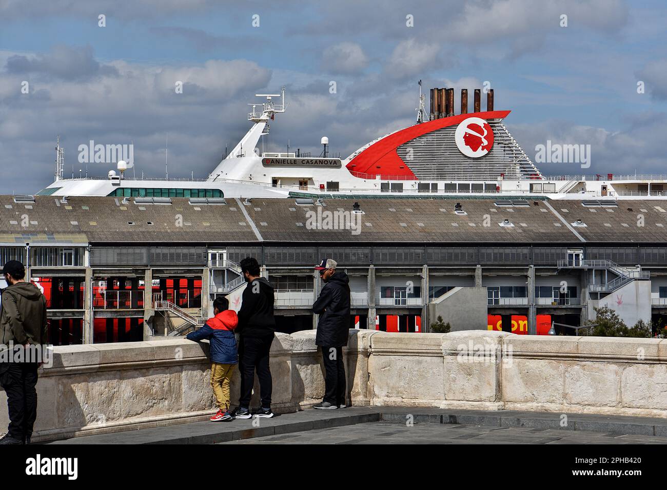 Marseille, Frankreich. 23. März 2023. Das Passagierschiff Danielle Casanova legte im französischen Mittelmeerhafen von Marseille an. Kredit: SOPA Images Limited/Alamy Live News Stockfoto