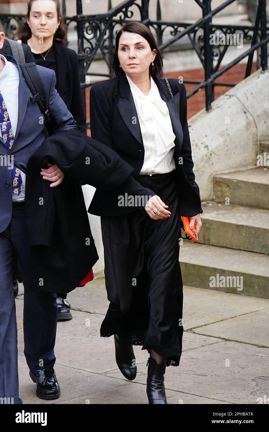 Sadie Frost verlässt die königlichen Gerichte im Zentrum von London, nachdem eine Anhörung wegen Vorwürfen wegen rechtswidriger Informationsbeschaffung gegen Associated Newspapers Limited (ANL) von sieben Personen - dem Herzog von Sussex, Baroness Doreen Lawrence, Sir Elton John, David Furnish, Liz Hurley, Sadie Frost und Sir Simon Hughes. Foto: Montag, 27. März 2023. Stockfoto