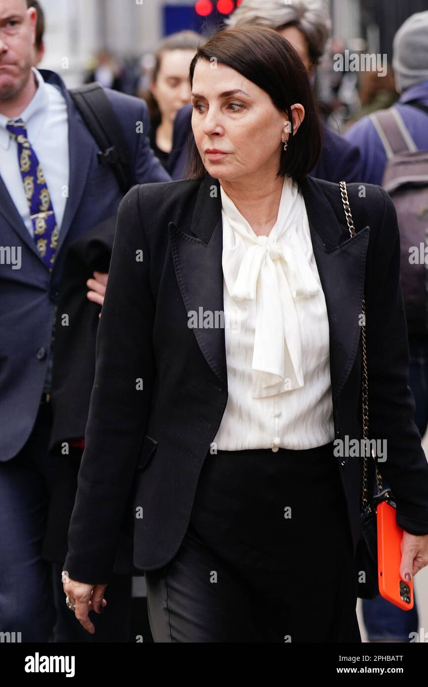 Sadie Frost verlässt die königlichen Gerichte im Zentrum von London, nachdem eine Anhörung wegen Vorwürfen wegen rechtswidriger Informationsbeschaffung gegen Associated Newspapers Limited (ANL) von sieben Personen - dem Herzog von Sussex, Baroness Doreen Lawrence, Sir Elton John, David Furnish, Liz Hurley, Sadie Frost und Sir Simon Hughes. Foto: Montag, 27. März 2023. Stockfoto
