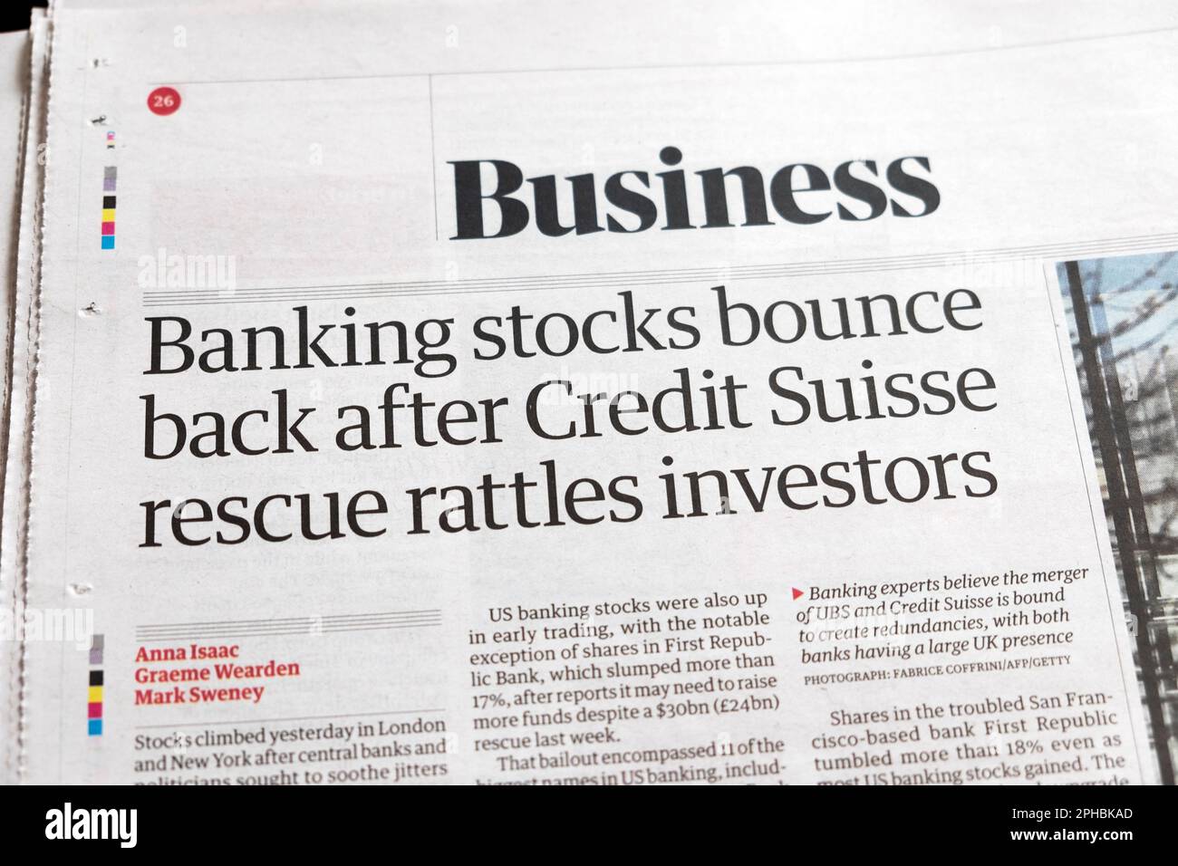 „Die Bankaktien erholen sich, nachdem Credit Suisse Rescue die Anleger aus der Fassung gebracht hat“, Schlagzeile der Zeitung Guardian UBS Bailout am 21. März 2023, London UK Stockfoto