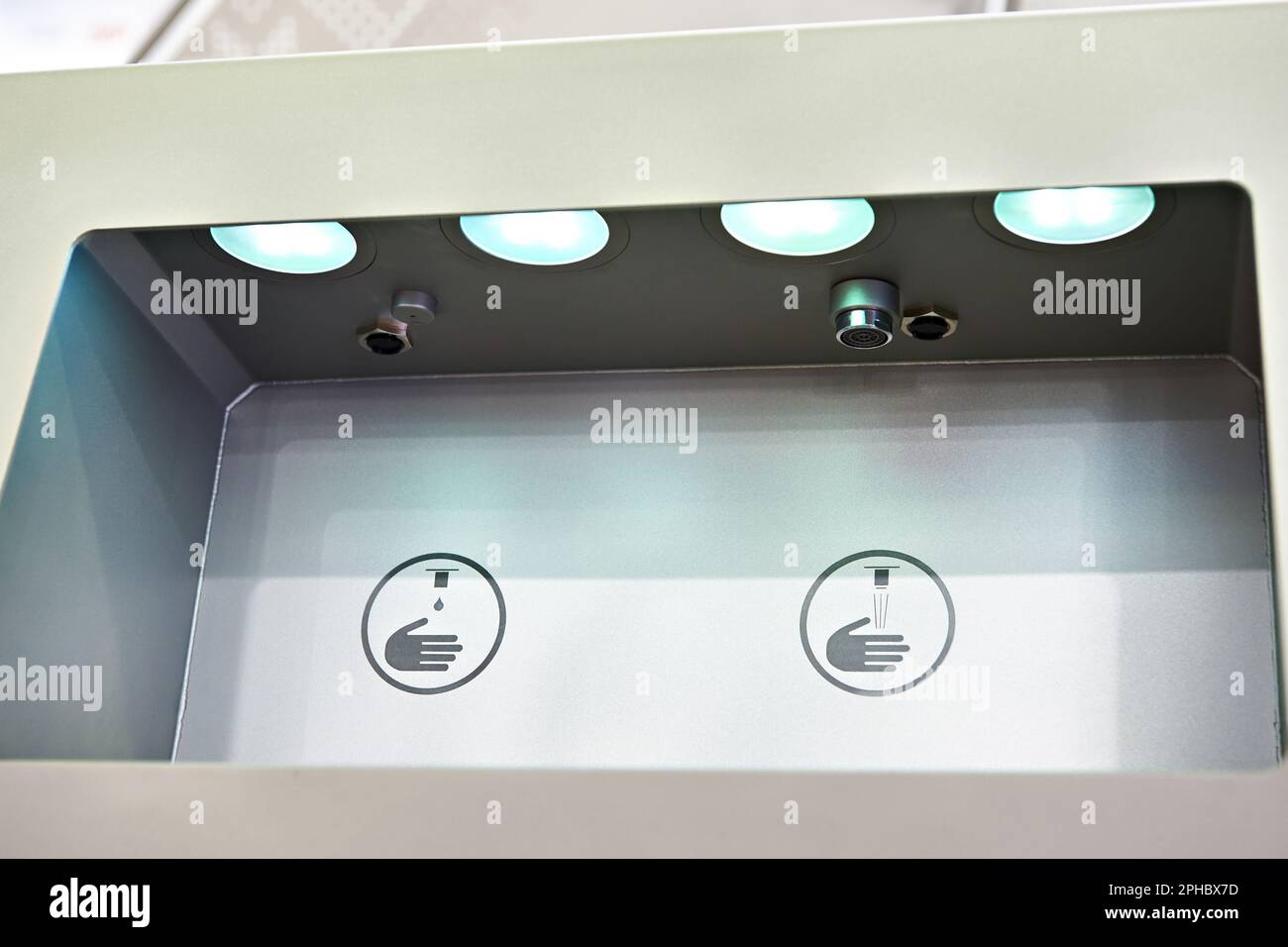 Moderne automatische elektronische Waschbeckennaht Stockfoto