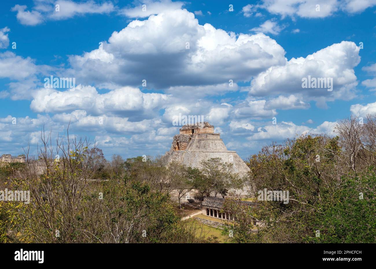 Maya-Pyramide des Zauberers, Uxmal, Yucatan, Mexiko. Stockfoto