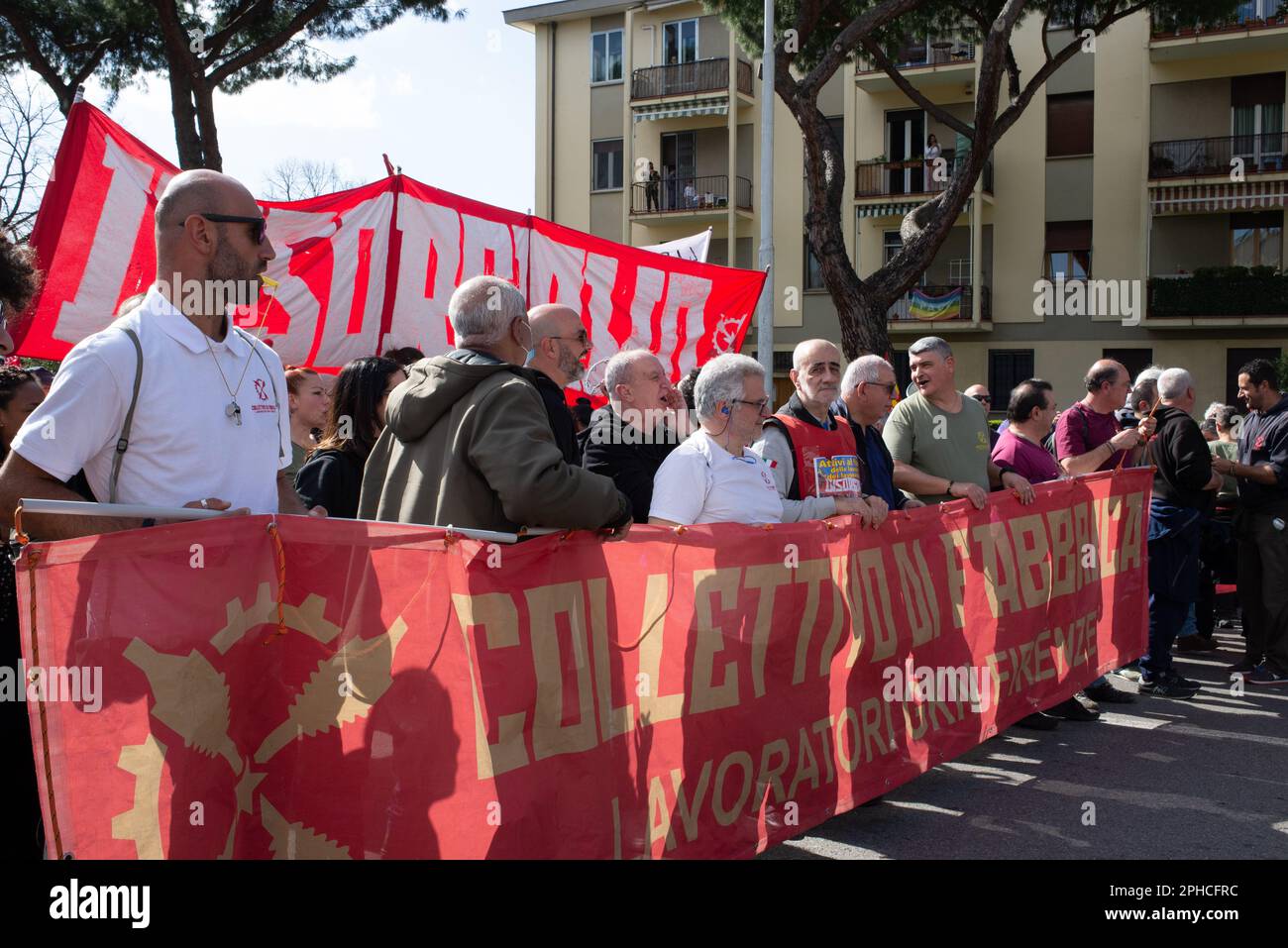 GKN-Arbeiter in Campi Bisenzio protestierten am 25 2023. März gegen Entlassungen in Florenz. Sie forderten Arbeitsplatzsicherheit, forderten staatliche Interventionen zur Schaffung von Arbeitsplätzen Stockfoto