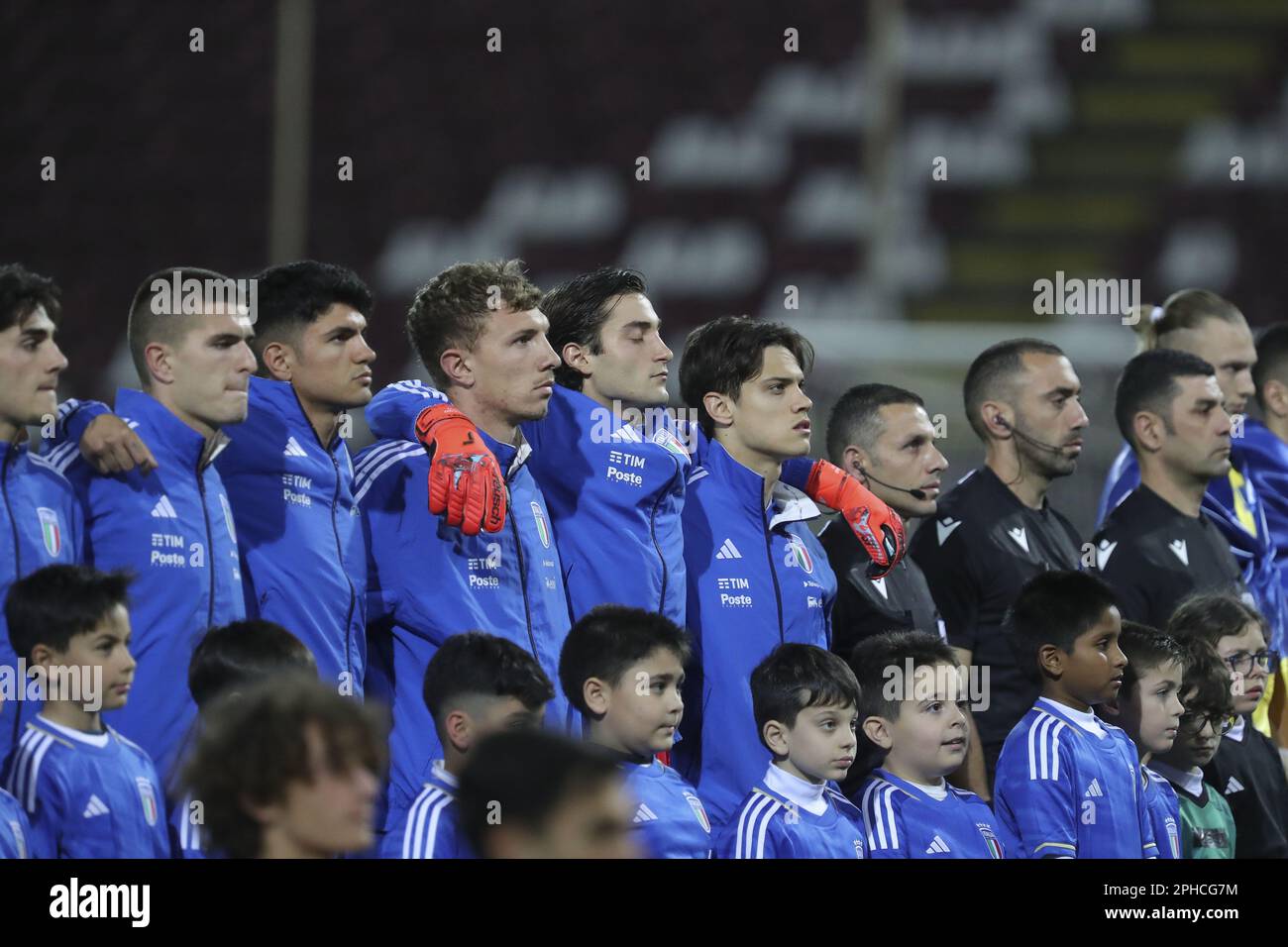 Reggio Calabria, Italien. 27. März 2023. Italyâ&#x80;&#X99;s Team während der Nationalhymne unter 21 Jahren - Italien gegen Ukraine, Freundliches Fußballspiel in Reggio Calabria, Italien, März 27 2023 Kredit: Independent Photo Agency/Alamy Live News Stockfoto