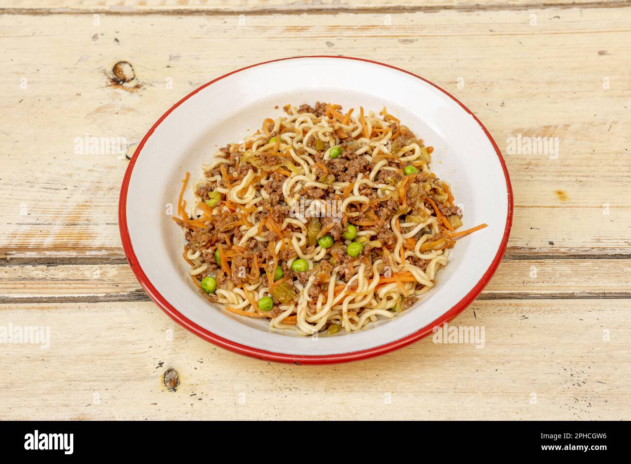 Gebratene Nudeln sind die gebräuchlichsten Nudeln in der asiatischen Küche. Es gibt unzählige Sorten, Kochstile und Zutaten, aber sie alle haben Ha Stockfoto
