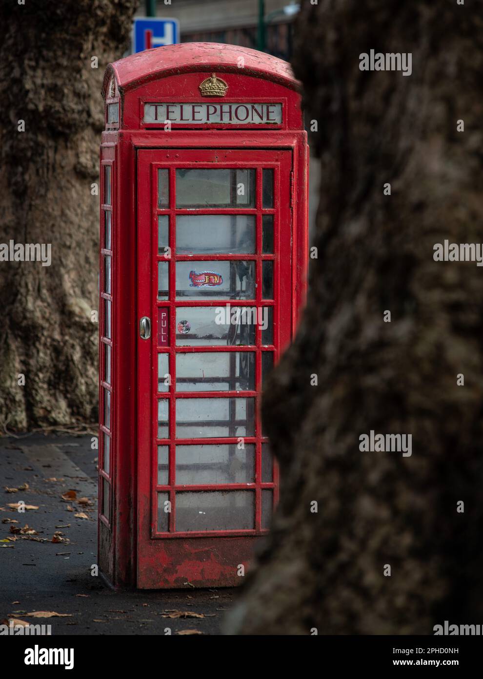 Klassisches britisches Design die Telefonzelle aus dem Jahr K6 in Nottingham Stockfoto
