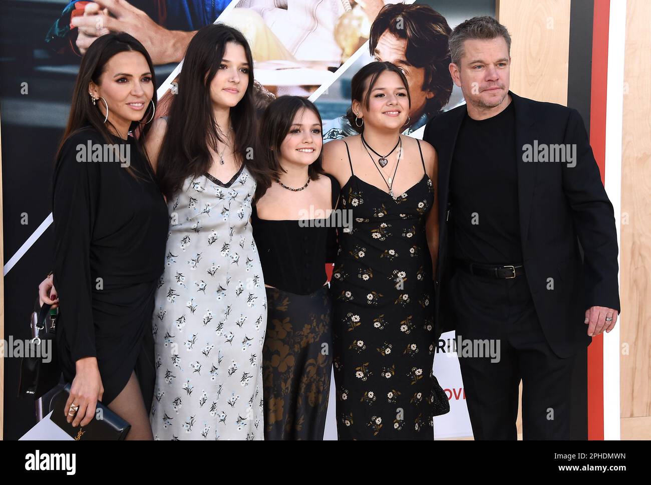 Westwood, USA. 27. März 2023. Matt Damon, Isabella Damon, Gia Zavala Damon, Stella Damon und Luciana Barroso kommen am 27. März 2023 im Regency Village Theatre in Westwood, Kalifornien, zur Premiere von „Air“ in den Amazon Studios. © Lisa OConnor/AFF-USA.com Kredit: AFF/Alamy Live News Stockfoto