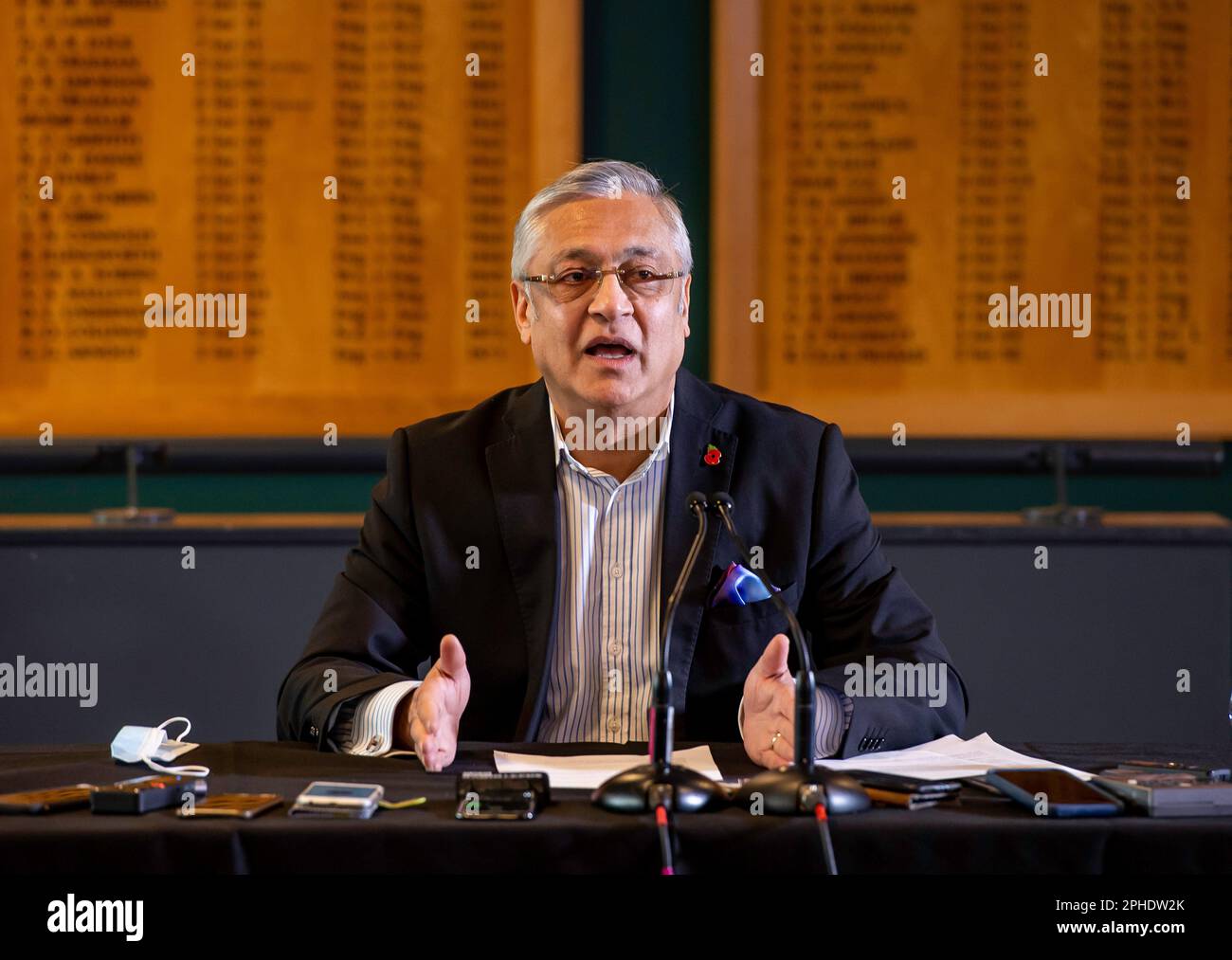 BILDER ABLEGEN. Foto von Allan McKenzie/SWpix.com - 08/11/2021 - Cricket - Lord Kamlesh Patel Pressekonferenz - Headingley Stadium, Leeds, England - der neue Vorsitzende des Yorkshire County Cricket Club Lord Kamlesh Patel hält seine erste Pressekonferenz ab. Stockfoto