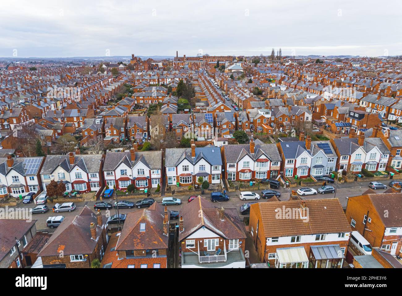 Malerische Drohnenaufnahme des Wollaton District an einem winterbewölkten Tag in Nottingham, England. Hochwertiges Foto Stockfoto