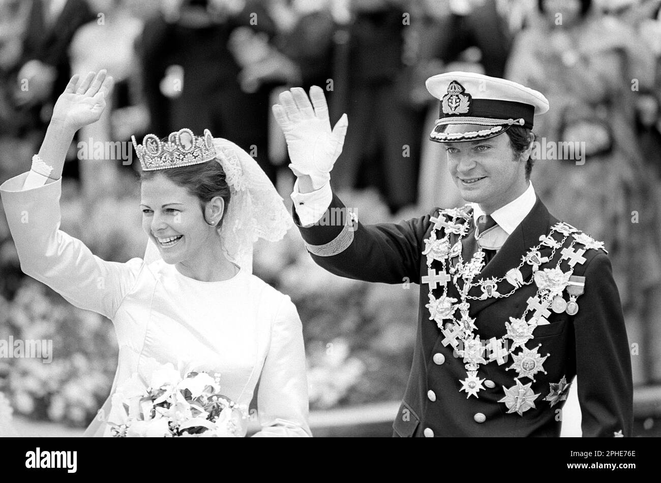 Hochzeit von Carl XVI Gustaf und Silvia Sommerlath. Carl XVI Gustaf, König von Schweden. Geboren am 30. april 1946. Die Hochzeit am 19. juni 1976 in Stockholm. Königin Silvia in ihrem Hochzeitskleid mit König Carl XVI Gustaf. Stockfoto