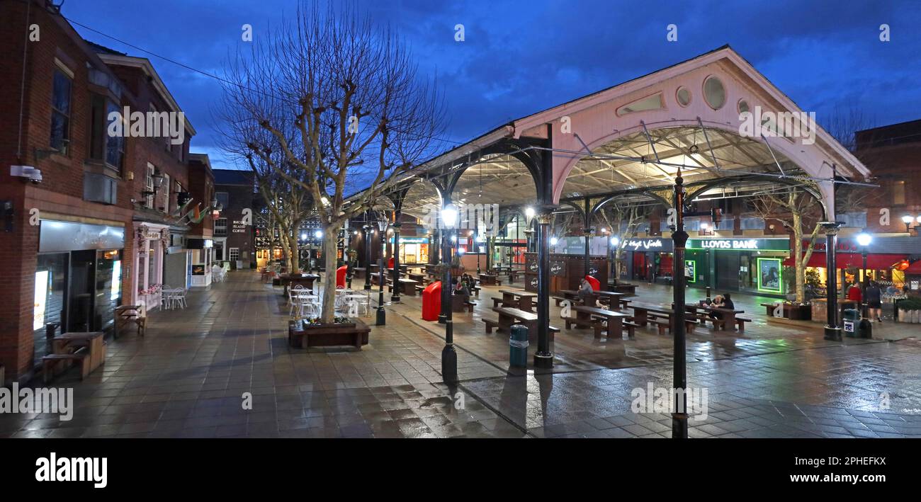 Der alte Marktplatz, Golden Square, Warrington, Cheshire, England, UK, WA1 1UZ Stockfoto