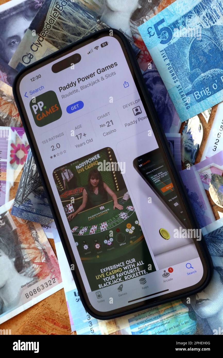 Paddy Power Online und Smartphone-Casino, Spielautomaten und Spielautomaten-App mit schottischen Sterling-Noten – BeGambleAware ist leicht verlorenes Geld Stockfoto