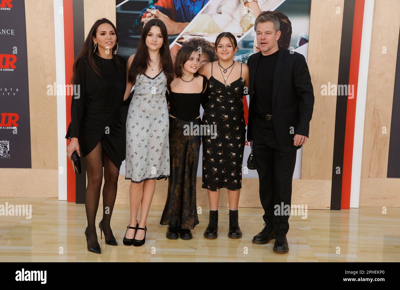 27. März 2023 - Los Angeles, Kalifornien - Luciana Barroso, Isabella Damon, Gia Zavala Damon, Stella Damon, Matt Damon... Amazon Studios' Weltpremiere von „AIR“ im Regency Village Theatre in Los Angeles. (Kreditbild: © FS/AdMedia via ZUMA Press Wire) NUR REDAKTIONELLE VERWENDUNG! Nicht für den kommerziellen GEBRAUCH! Stockfoto
