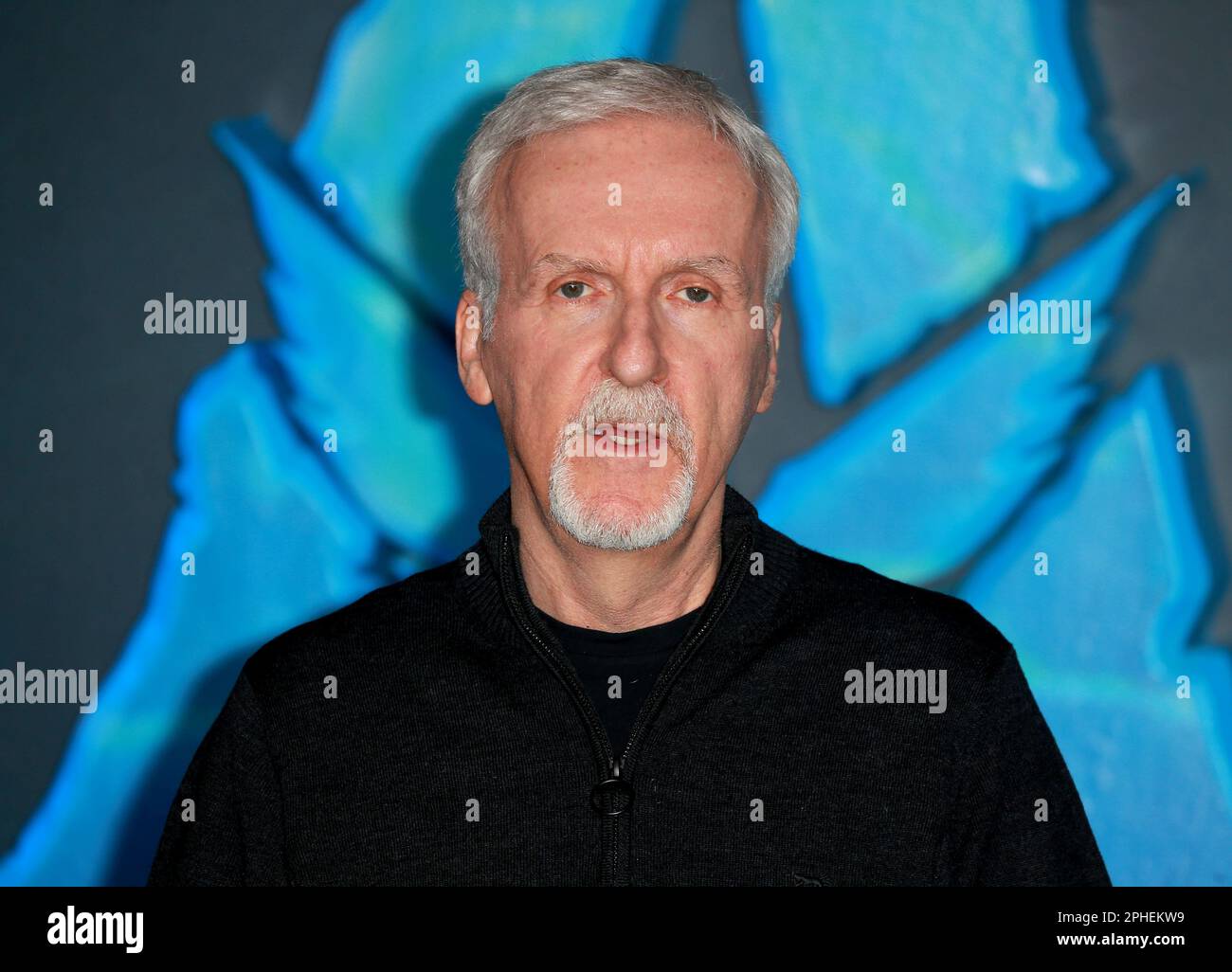 James Cameron besucht die Fotokonferenz „Avatar: The Way of Water“ in Corinthia London in London, England. Stockfoto
