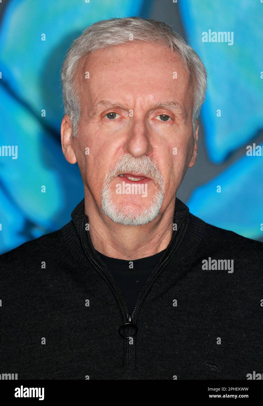 James Cameron besucht die Fotokonferenz „Avatar: The Way of Water“ in Corinthia London in London, England. Stockfoto
