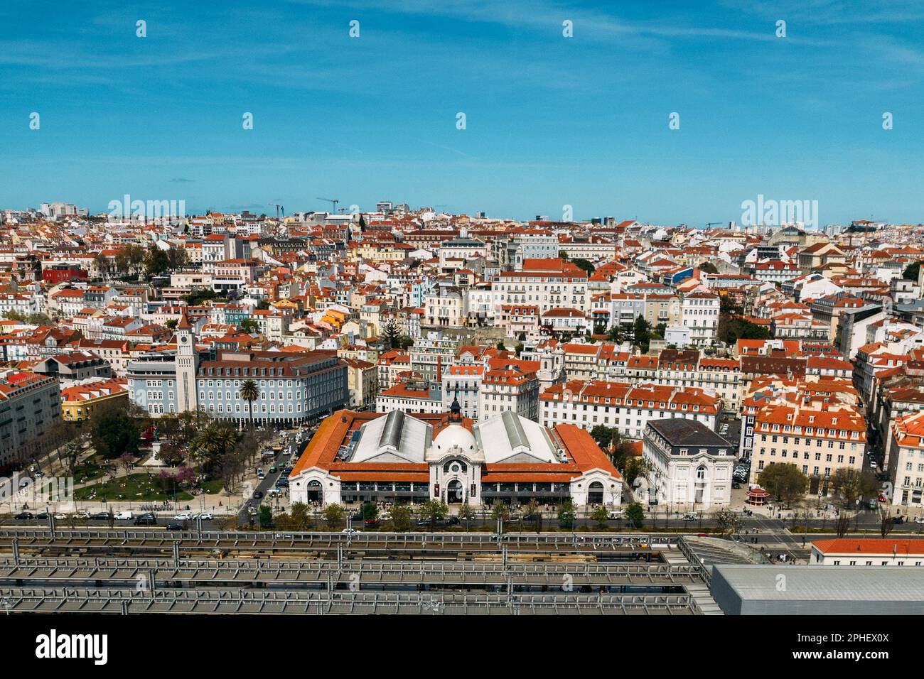 Lissabon, Portugal - 26. März 2023: Out Market Lisboa, eine Gastronomie im Mercado da Ribeira in Cais do Sodre Stockfoto