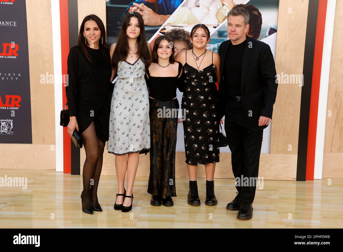 27. März 2023 - Los Angeles, Kalifornien - Luciana Barroso, Isabella Damon, Gia Zavala Damon, Stella Damon, Matt Damon... Amazon Studios' Weltpremiere von „AIR“ im Regency Village Theatre in Los Angeles. (Kreditbild: © FS/AdMedia via ZUMA Press Wire) NUR REDAKTIONELLE VERWENDUNG! Nicht für den kommerziellen GEBRAUCH! Stockfoto
