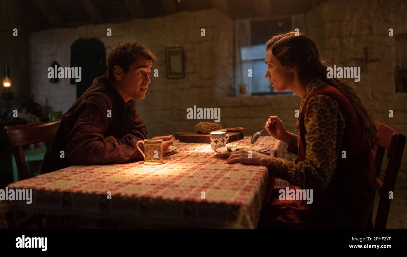 COLIN FARRELL und KERRY CONDON in DEN BANSHEES VON INISHERIN (2022) unter der Leitung VON MARTIN MCDONAGH. Kredit: Blueprint Pictures / Fox Searchlight / Album Stockfoto