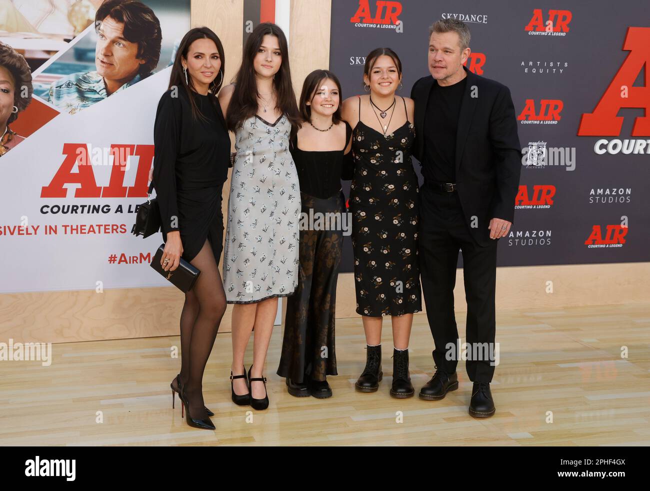 27. März 2023 - Los Angeles, Kalifornien - Luciana Barroso, Isabella Damon, Gia Zavala Damon, Stella Damon, Matt Damon... Amazon Studios' Weltpremiere von „AIR“ im Regency Village Theatre in Los Angeles. (Kreditbild: © FS/AdMedia via ZUMA Press Wire) NUR REDAKTIONELLE VERWENDUNG! Nicht für den kommerziellen GEBRAUCH! Stockfoto