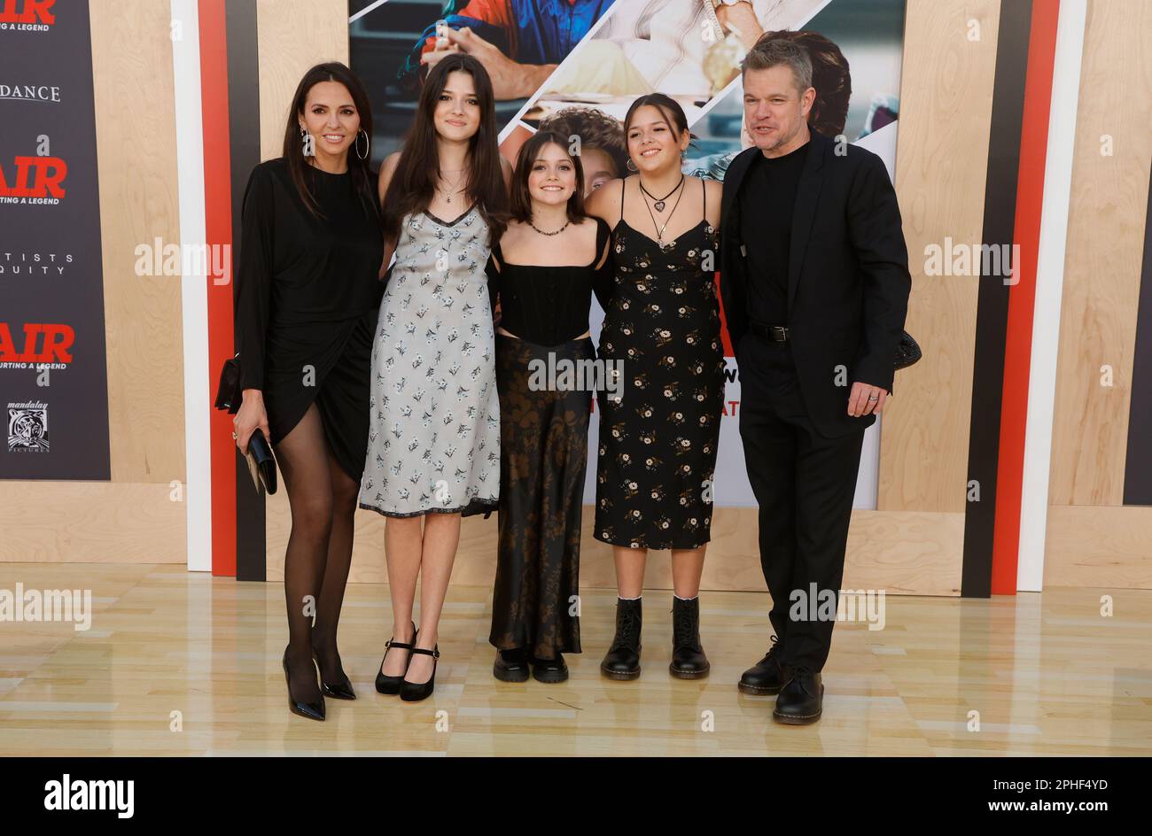 27. März 2023 - Los Angeles, Kalifornien - Luciana Barroso, Isabella Damon, Gia Zavala Damon, Stella Damon, Matt Damon... Amazon Studios' Weltpremiere von „AIR“ im Regency Village Theatre in Los Angeles. (Kreditbild: © FS/AdMedia via ZUMA Press Wire) NUR REDAKTIONELLE VERWENDUNG! Nicht für den kommerziellen GEBRAUCH! Stockfoto