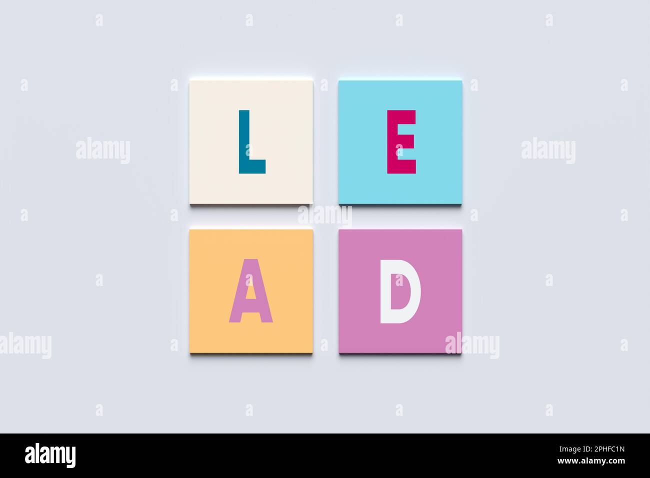 Das Wort Blei auf pastellfarbenen quadratischen Blöcken. Leadership oder Lead-Generierung im Business-Marketing-Konzept. Stockfoto