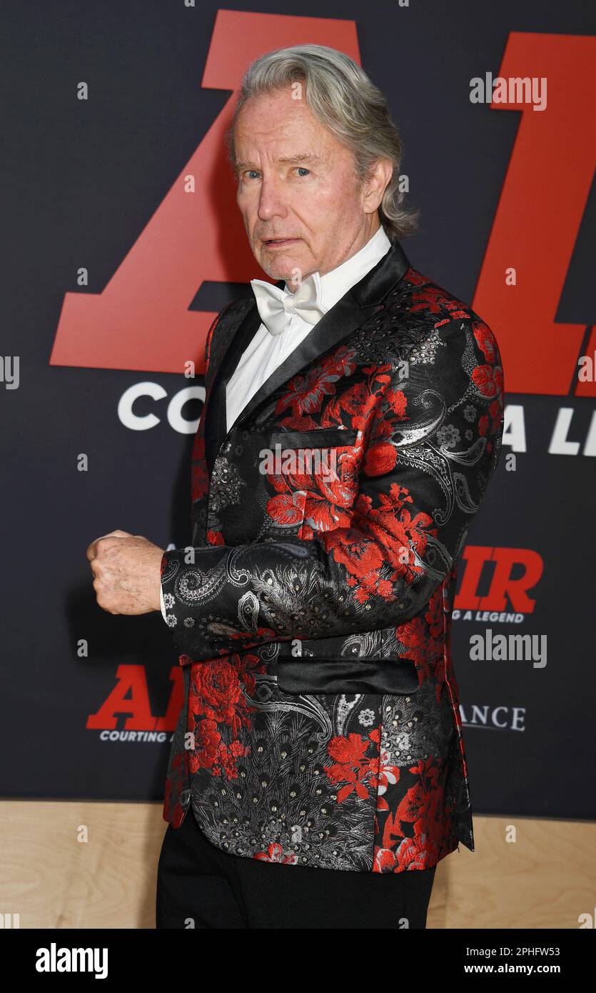 Los Angeles, Kalifornien, USA. 27. März 2023. John Savage besucht am 27. März 2023 in Los Angeles, Kalifornien, die Weltpremiere von „AIR“ der Amazon Studios im Regency Village Theatre. Kredit: Jeffrey Mayer/Jtm Photos/Media Punch/Alamy Live News Stockfoto