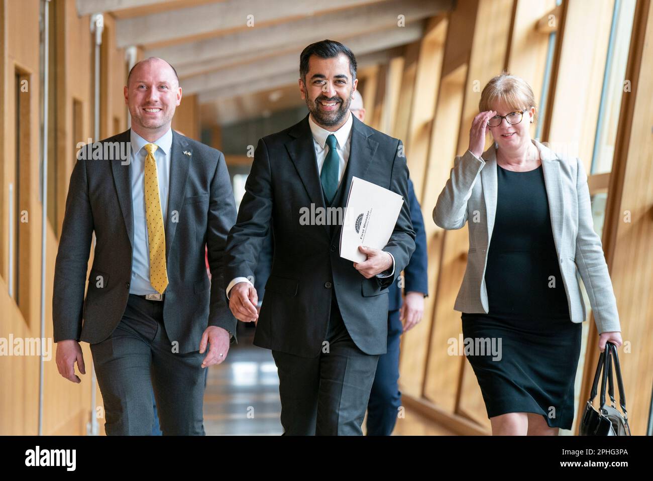 Humza Yousaf trifft mit Neil Gray (links) und Shona Robison (rechts