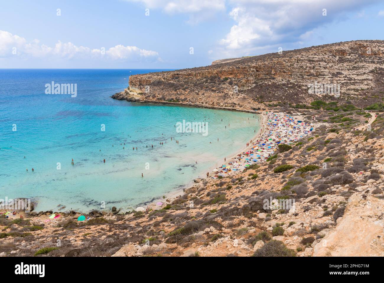 Isola dei Conigli (Kanincheninsel) und der wunderschöne Strand mit türkisfarbenem Meerwasser. Lampedusa, Sizilien, Italien. Stockfoto