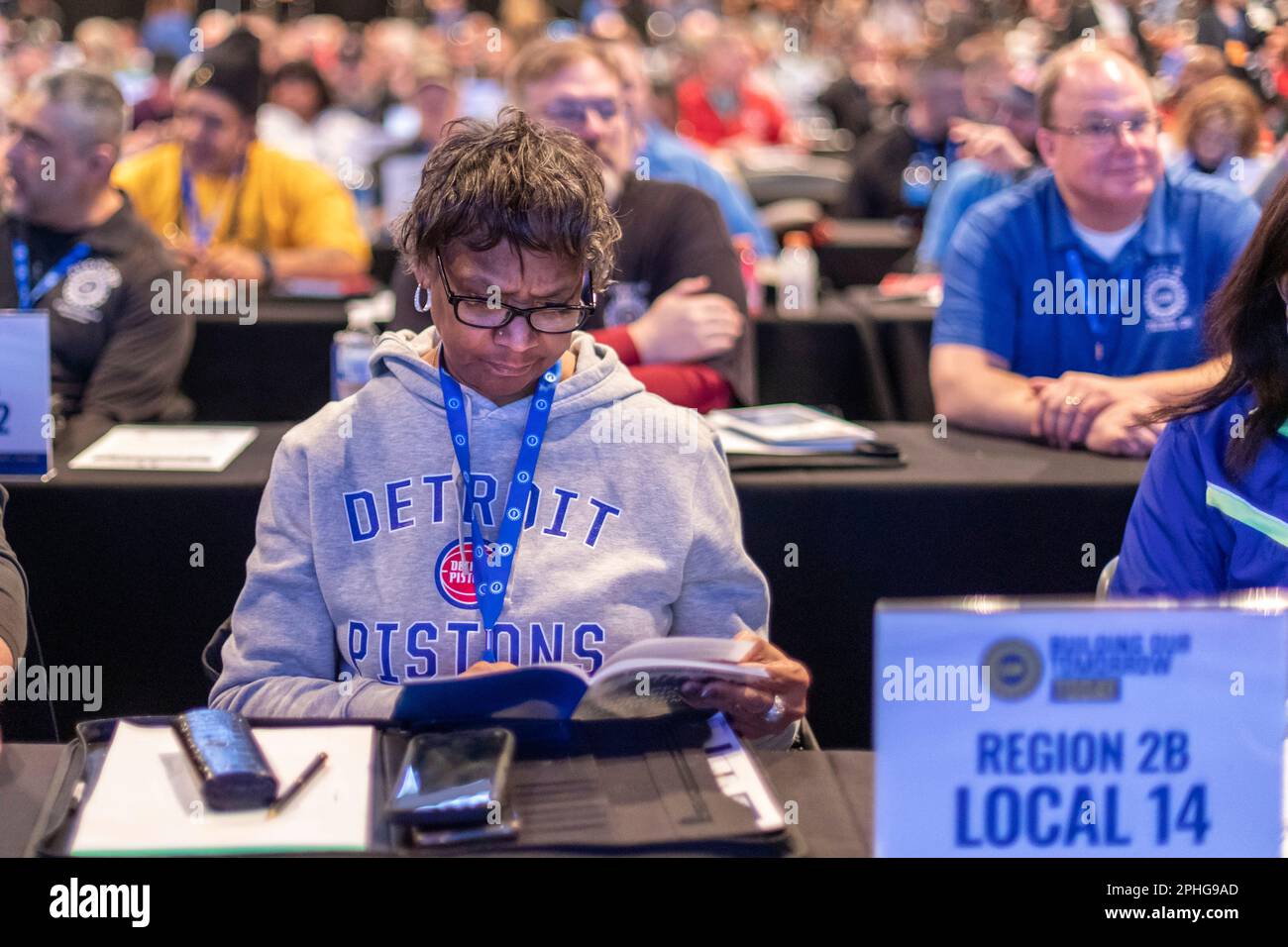 Detroit, Michigan – Eine Delegation hat in einer Studie Entschließungen vorgeschlagen, da die Gewerkschaft der Automobilarbeiter eine Verhandlungstagung abhält, um Prioritäten dafür festzulegen Stockfoto