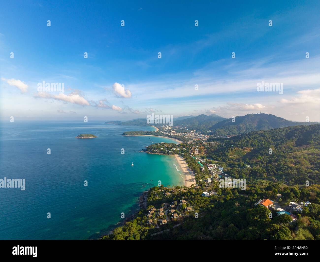 Luftaufnahme vom Kata Karon Beach Aussichtspunkt, Phuket, Thailand Stockfoto