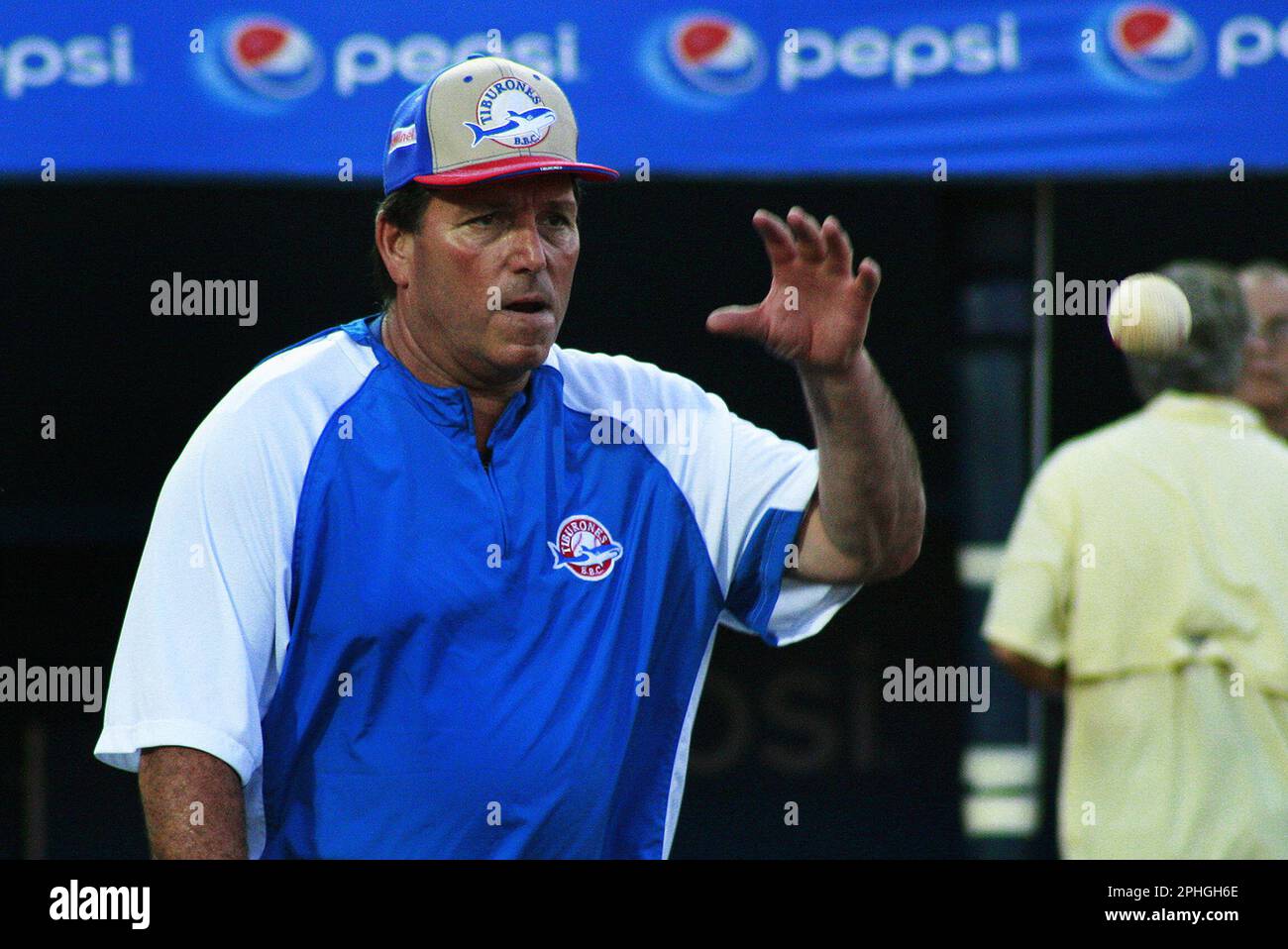 Der amerikanische Baseballmanager Welby Sheldon 'Buddy' Bailey wird nach Venezuela zurückkehren, um die Tigres de Aragua anzuführen. Laut Informationen aus dem Vorstand des Teams am Freitag, den 24. März in Maracay Venezuela, wird Bailey die neue Managerin für die Saison 2023-2024 der venezolanischen Professional Baseball League (LVBP) sein. Der Coach ist eine Legende innerhalb der Organisation. Zwischen 2004 und 2012 erreichten sie mit „Buddy“ als Regisseur der Tigres de Aragua insgesamt acht Finale (sechs hintereinander), sechs nationale LVPB-Titel und eine Meisterschaft der Caribbean Series. (Foto: Humberto Matheus/Sipa USA) Stockfoto