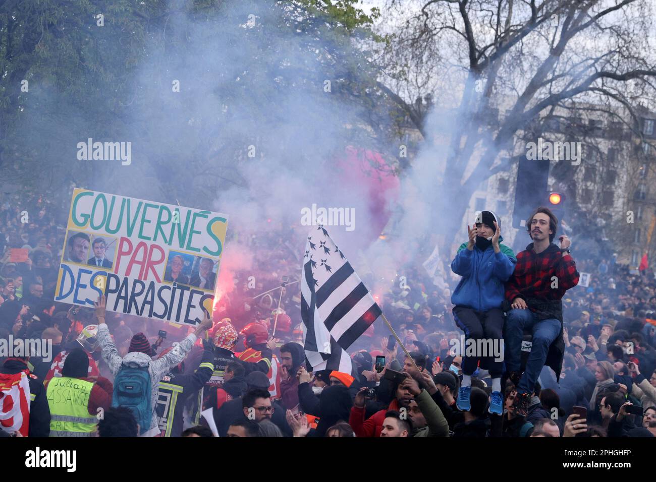 Demonstranten nehmen am zehnten Tag landesweiter Streiks und Proteste