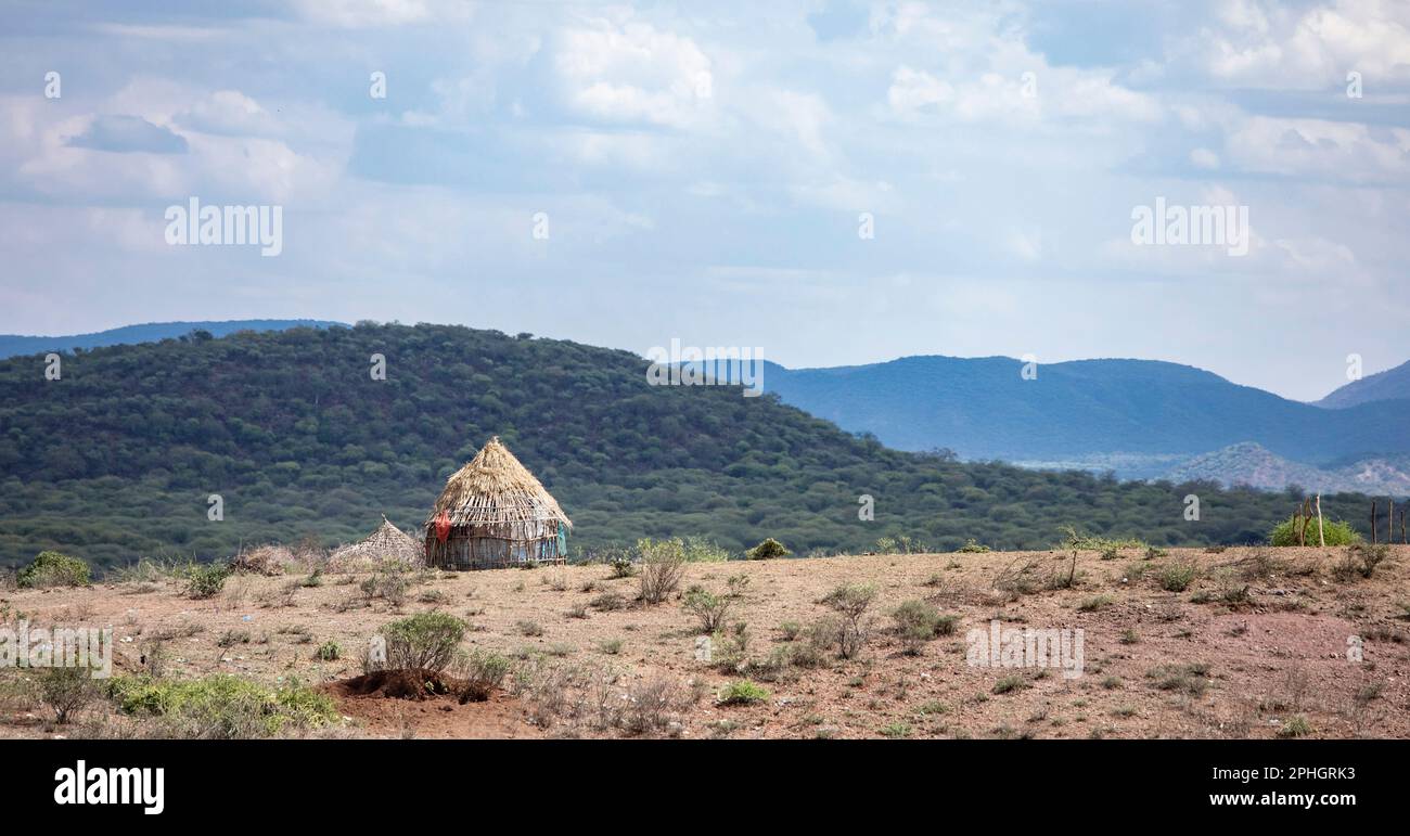 Eine einzige Hütte steht in den Ebenen der Region Borena im südlichen Äthiopien nahe Yabello. Stockfoto