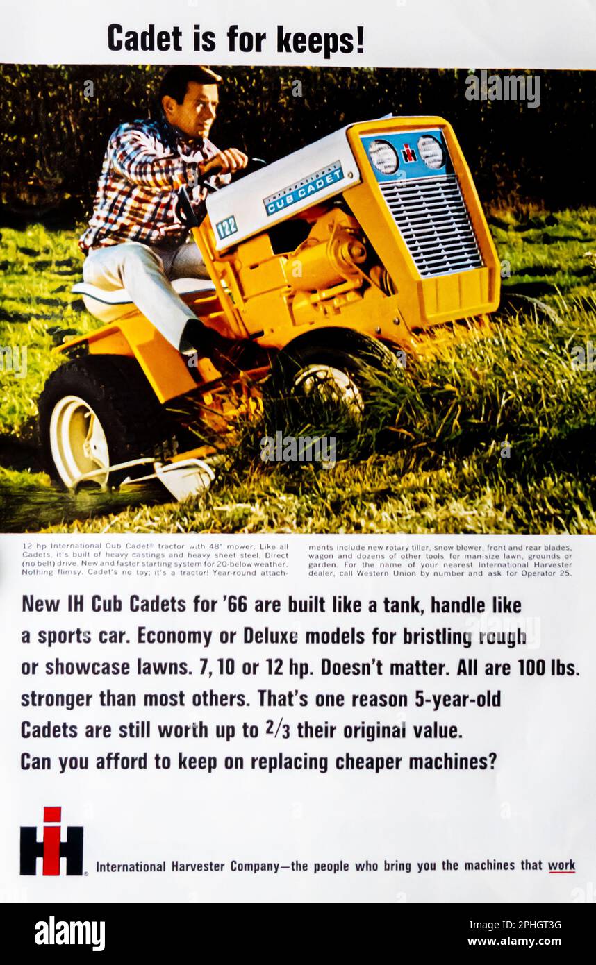 International Harvester Agriculture Company – IH Cub Cadet Traktorwerbung in einer Zeitschrift in NatGeo, April 1966 Stockfoto