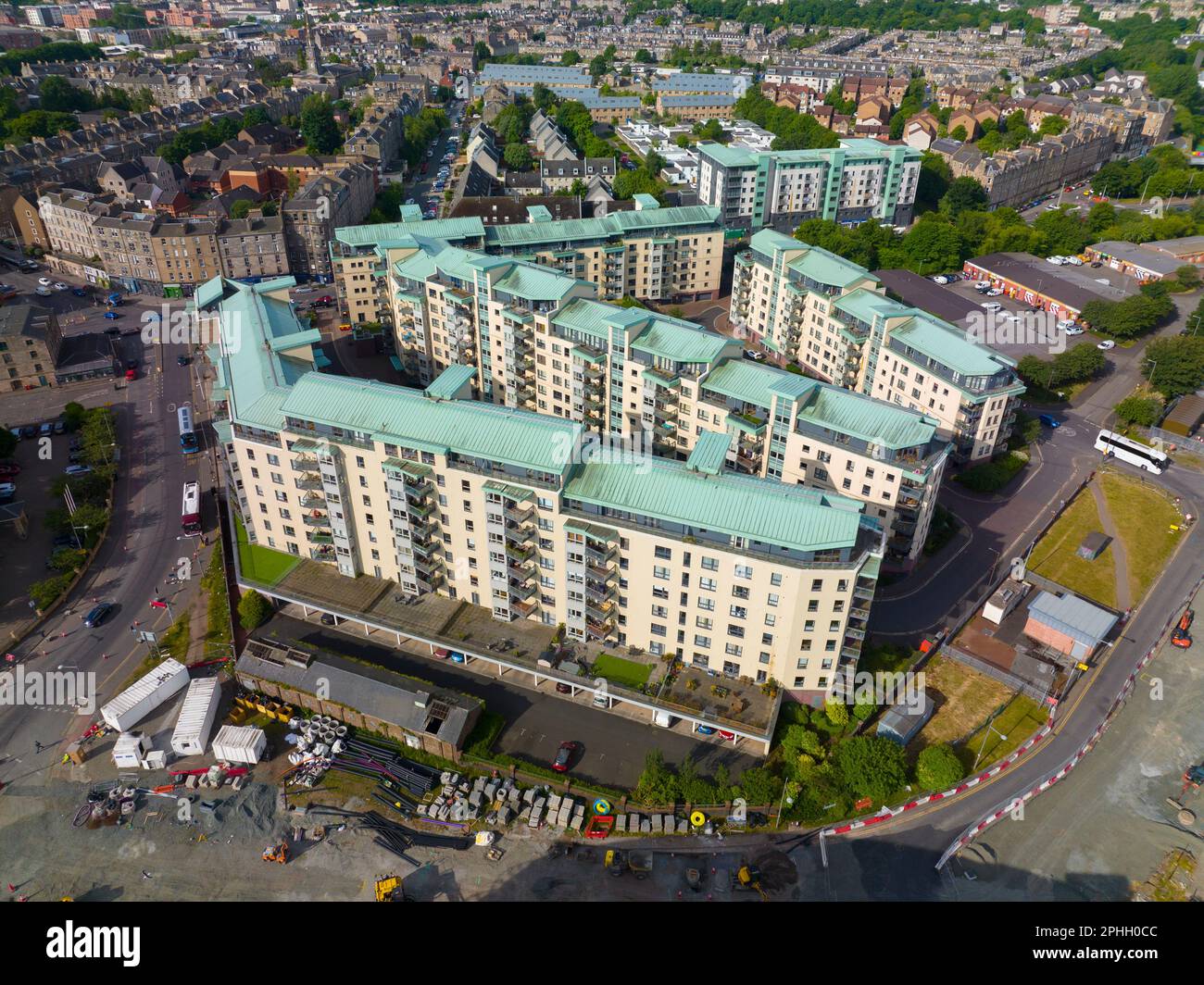 Moderne Wohngebäude aus der Vogelperspektive in der Nähe des historischen Stadtzentrums von Leith, Leith in Edinburgh, Schottland, Großbritannien. Stockfoto