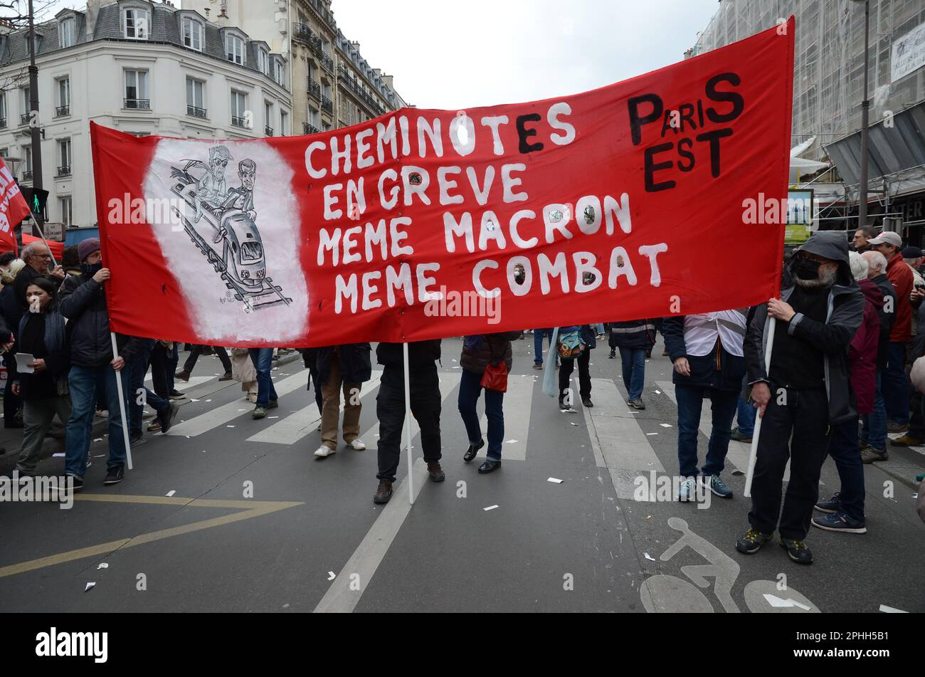 10ème journée contre la réforme des retraites , 450000 personnes chiffre CGT ont défilés dans le calme à Paris avec le soutien de LFI du PS et du PCF Stockfoto