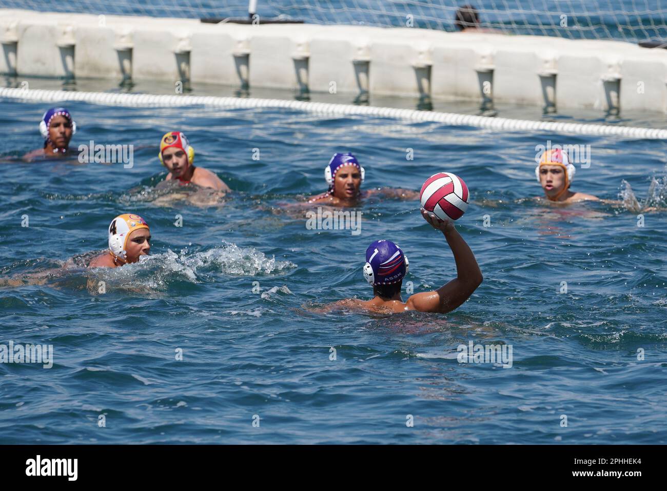 ISTANBUL, TURKIYE - 02. JULI 2022: Wasserball-Spiel während des Maltepe Water Sports Festival Stockfoto