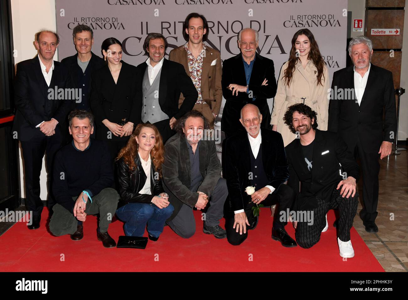 Mailand, Italien. 28. März 2023. Mailand - Premiere des Films "die Rückkehr von Casanova" - Gabriele Salvatores, Toni Servillo, Sara Serraiocco, Bianca Panconi, Antonio Catania, Natalino Balasso, Alessandro Besentini, Francesco Villa, Alessandro Quattro, Angelo Di Genio, Marco Bonadei, Walter Leonardi, Andrea I do, Paolo I do Credit: Independent Photo Agency/Alamy Live News Stockfoto