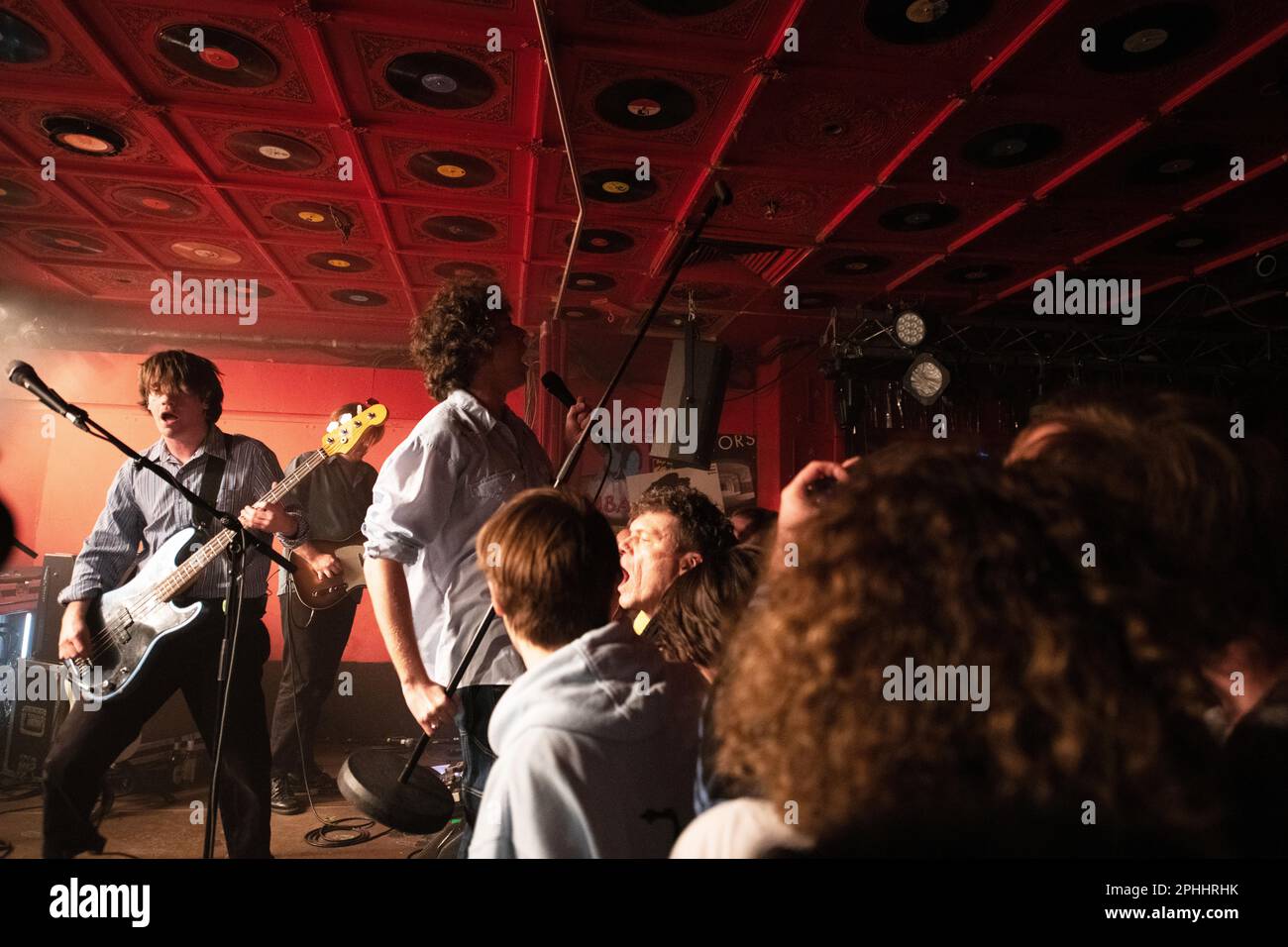 Britische Post-Punk-Band aus London, Schande, live in Molotow, einem kleinen Club in Hamburg Stockfoto